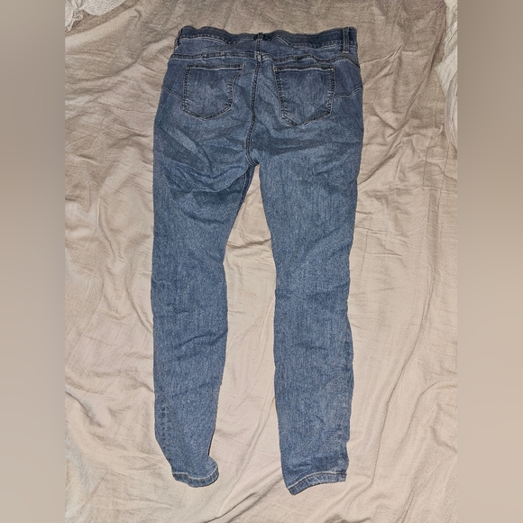 Torrid bombshell skinny size 16 blue ripped jeans short length - Picture 5 of 6